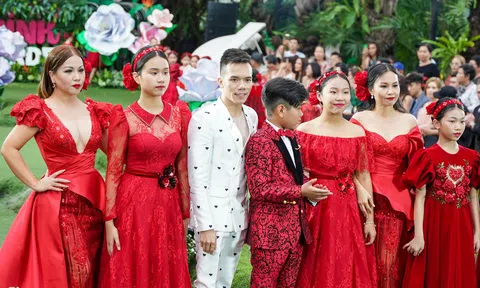 Mẫu nhí Việt khóc khi mặc trang phục lá cây ở show thời trang